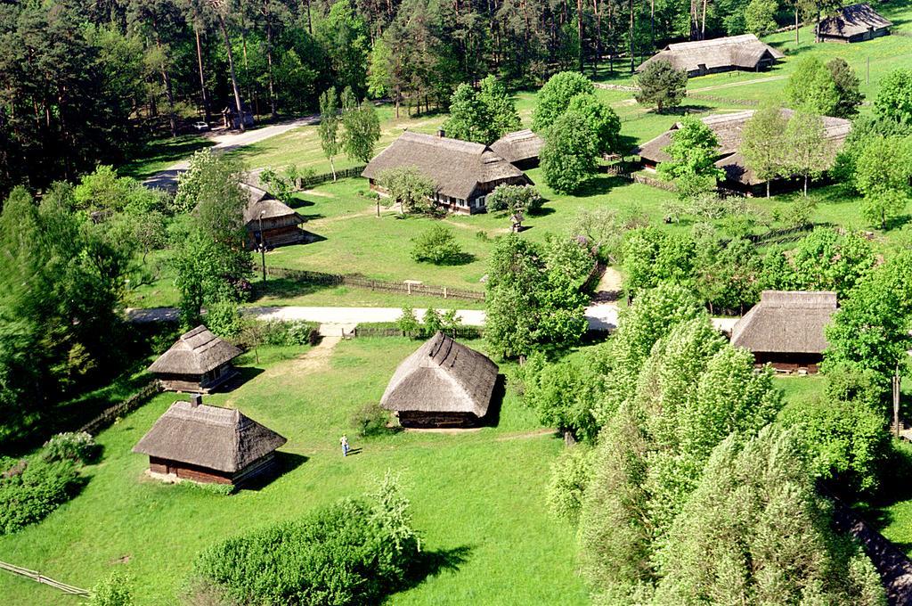 Stay At Lithuanian Folk Museum Rumsiskes Exterior foto